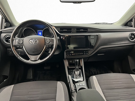 Toyota Auris 18 of 30