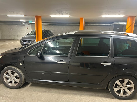 Peugeot 307 SW 2 of 5