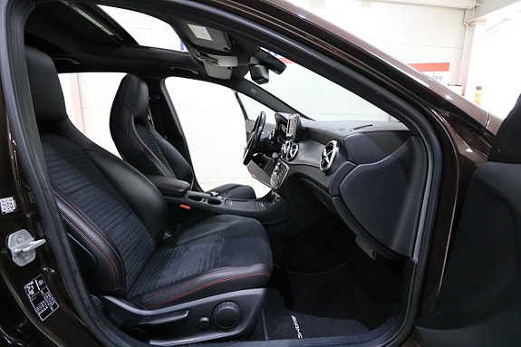 Mercedes-Benz GLA220 17 of 22