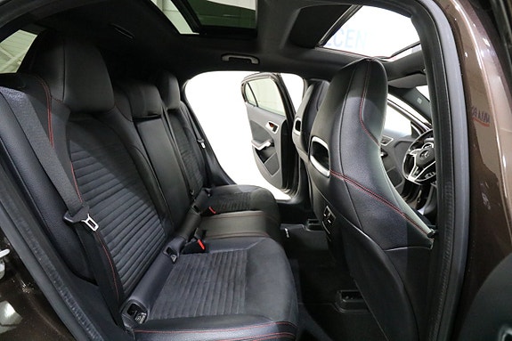 Mercedes-Benz GLA220 18 of 22