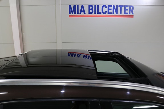 Mercedes-Benz GLA220 2 of 5