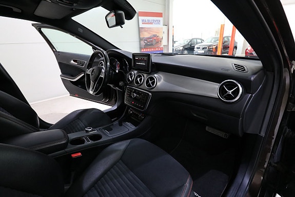 Mercedes-Benz GLA220 14 of 22
