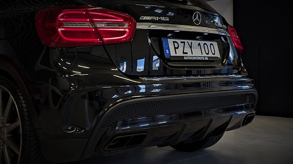 Mercedes-Benz GLA45 9 of 22