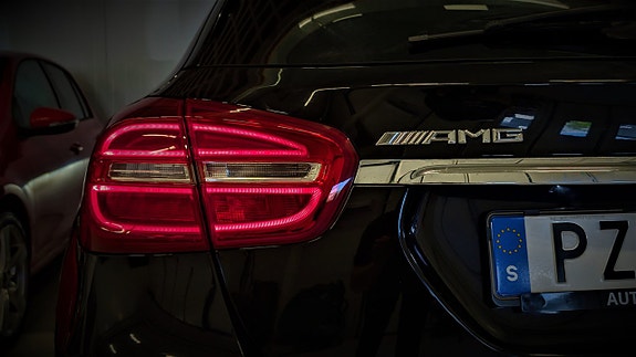 Mercedes-Benz GLA45 10 of 22