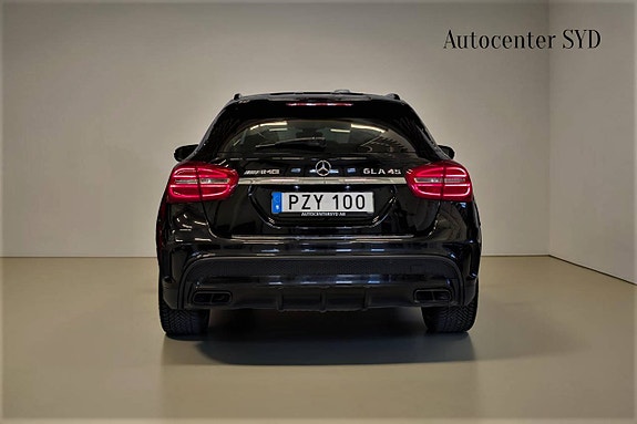 Mercedes-Benz GLA45 4 of 5