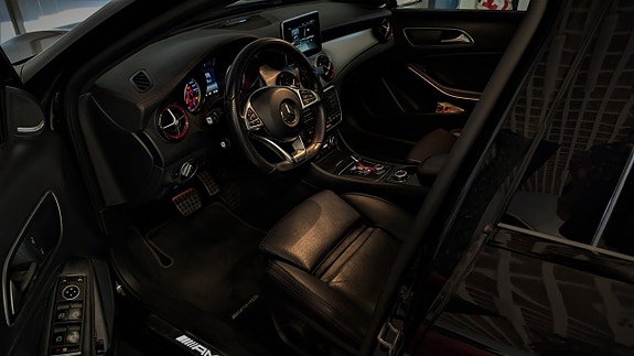 Mercedes-Benz GLA45 12 of 22