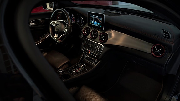 Mercedes-Benz GLA45 14 of 22