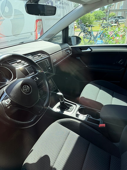 Volkswagen Touran 3 of 3