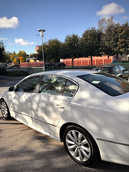 Volkswagen Passat 3 of 9