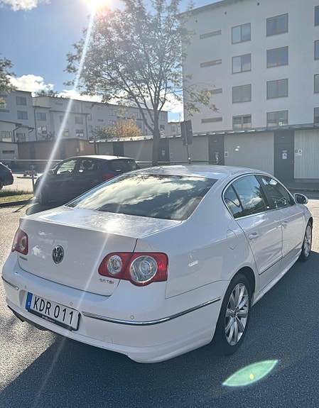 Volkswagen Passat 2 of 9