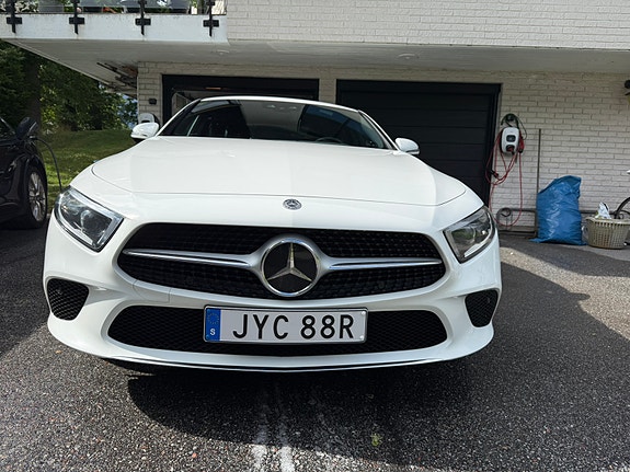 Mercedes-Benz CLS450 2 of 5
