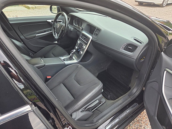 Volvo V60 13 of 17