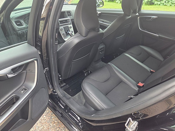 Volvo V60 10 of 17