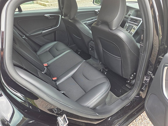 Volvo V60 12 of 17