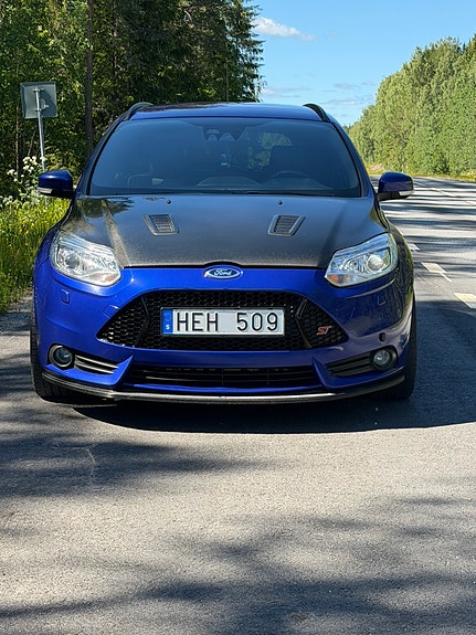 Ford Focus 2 of 3