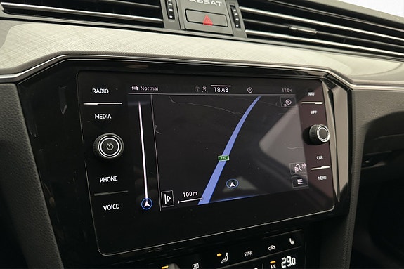 Volkswagen Passat 17 of 29