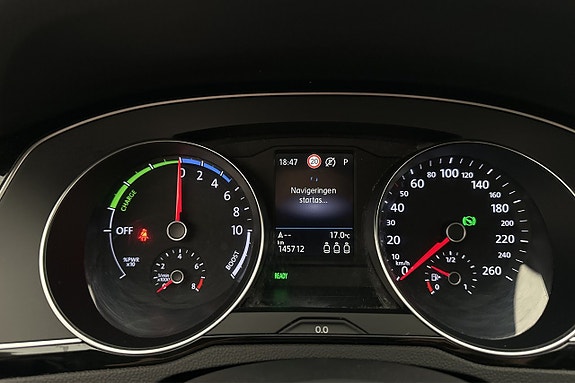 Volkswagen Passat 13 of 29