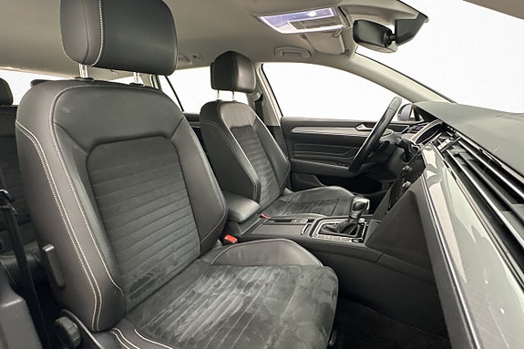 Volkswagen Passat 23 of 29