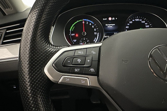 Volkswagen Passat 12 of 29