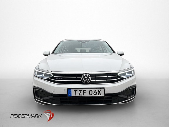 Volkswagen Passat 2 of 29