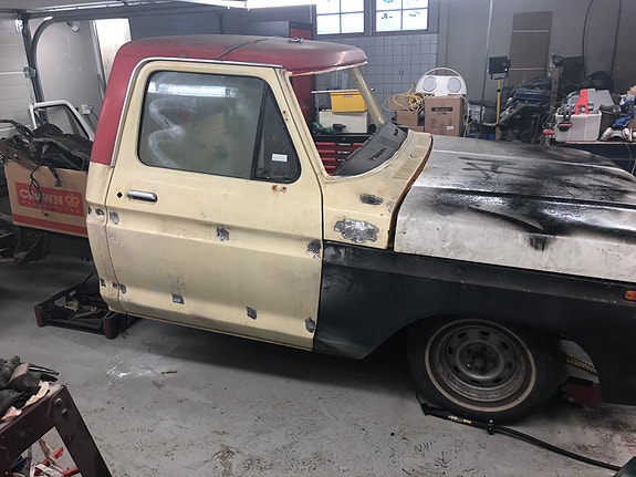 Ford F-100 2 of 4