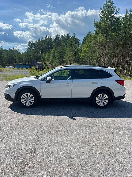 Subaru Outback 3 of 5