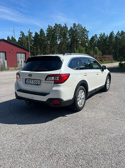 Subaru Outback 2 of 5
