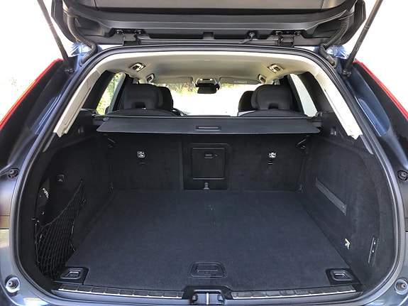 Volvo XC60 11 of 14