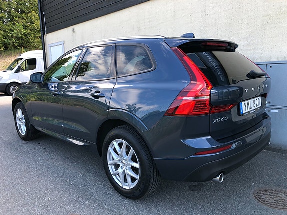 Volvo XC60 2 of 14