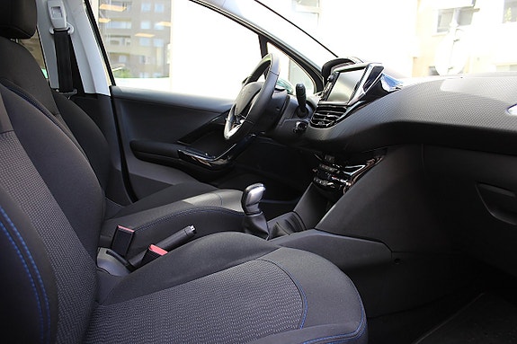Peugeot 208 18 of 25