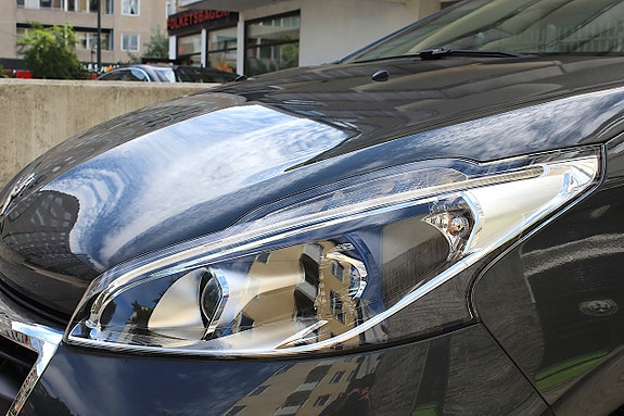 Peugeot 208 12 of 25