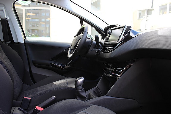 Peugeot 208 19 of 25
