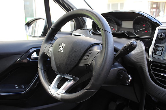 Peugeot 208 21 of 25