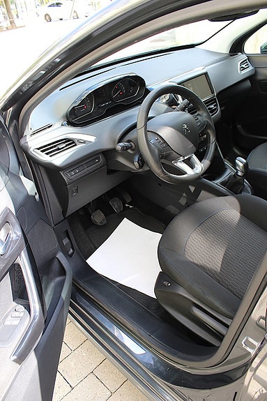 Peugeot 208 22 of 25