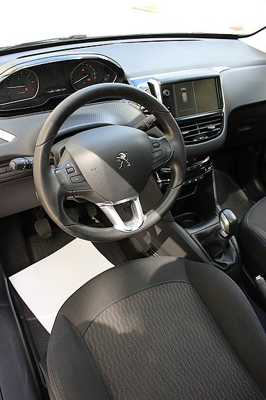 Peugeot 208 23 of 25