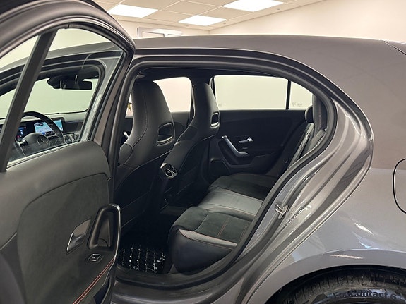 Mercedes-Benz A250 e 9 of 14