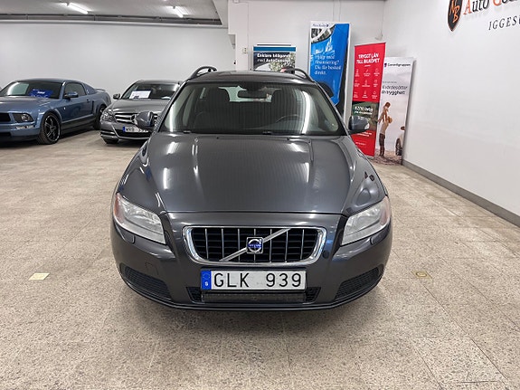 Volvo V70 2 of 5