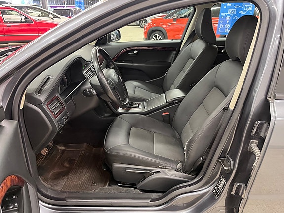 Volvo V70 8 of 17