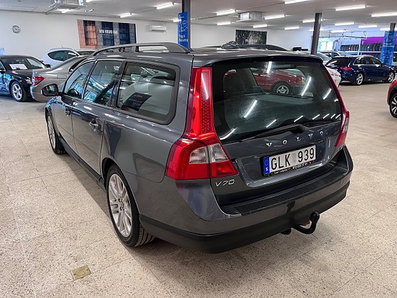 Volvo V70 4 of 5