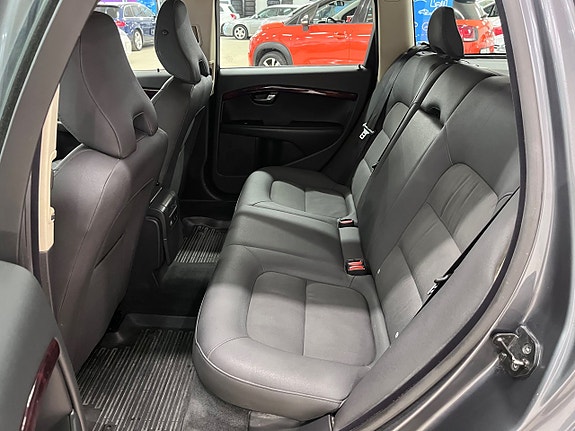 Volvo V70 9 of 17