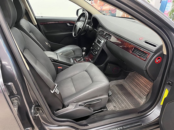 Volvo V70 11 of 17