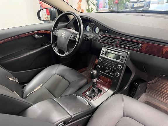 Volvo V70 12 of 17