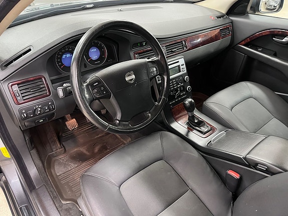 Volvo V70 7 of 17
