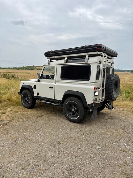 Land Rover Defender 90 3 of 9