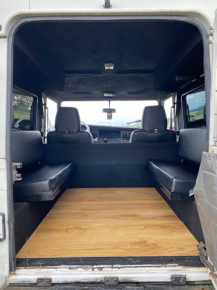 Land Rover Defender 90 6 of 9