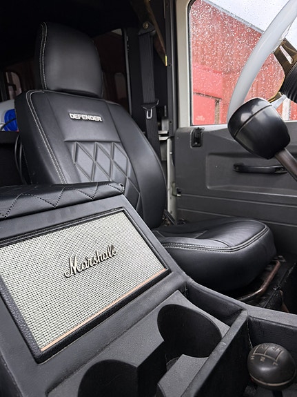 Land Rover Defender 90 8 of 9