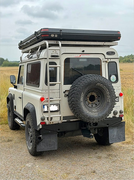 Land Rover Defender 90 4 of 9