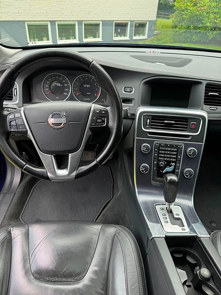 Volvo V60 4 of 5