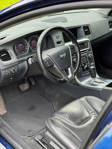 Volvo V60 3 of 5