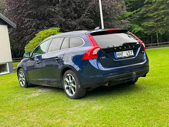 Volvo V60 2 of 5